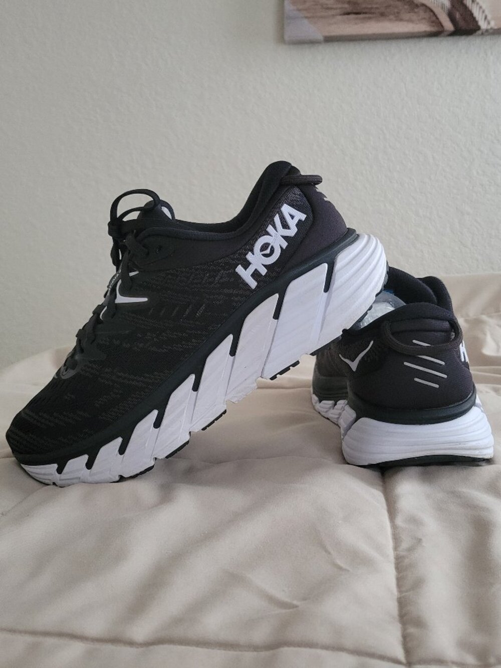 Hoka One One Gaviota 4 Size 7.